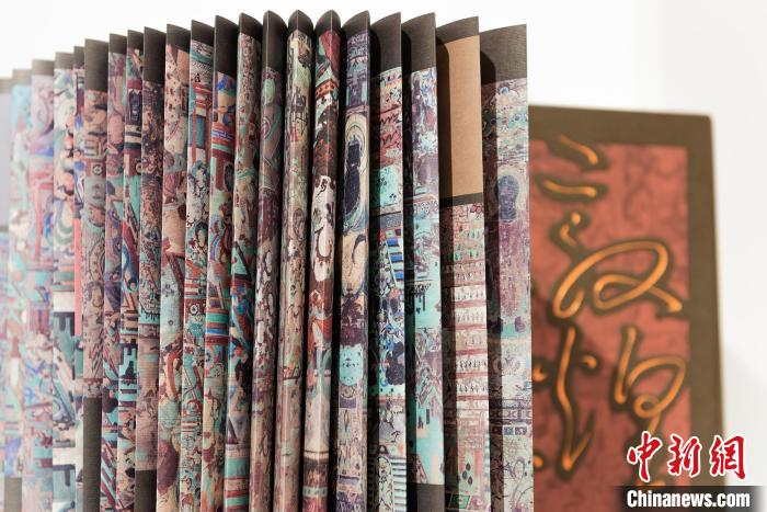 袁银昌设计的书籍。 张奇 摄