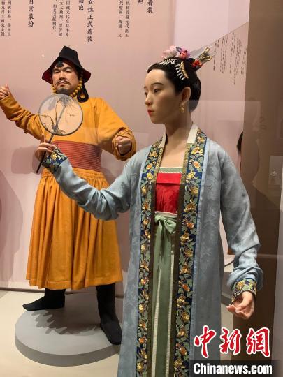 穿汉服的年轻人:从热爱到职业,既是复兴也是赋新