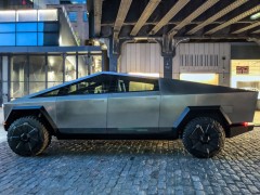 特斯拉 Cybertruck 新专利够大胆,要用玻璃制作仪表台