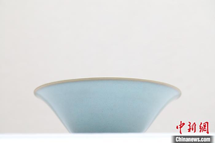 大阪市立东洋陶瓷美术馆 金 钧窑月白釉碗 “动脉影” 摄 摄