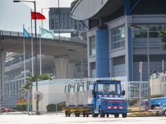 1台车顶5个人 产业转型升级迸发新动能“火花”