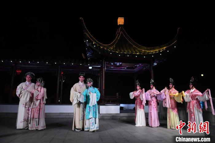 第三届运博会苏州开幕:“光影秀”中夜游运河品“水韵江苏”