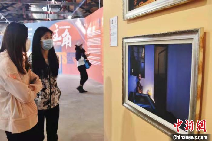 10位女摄影师作品平遥展出用影像讲述“她”力量