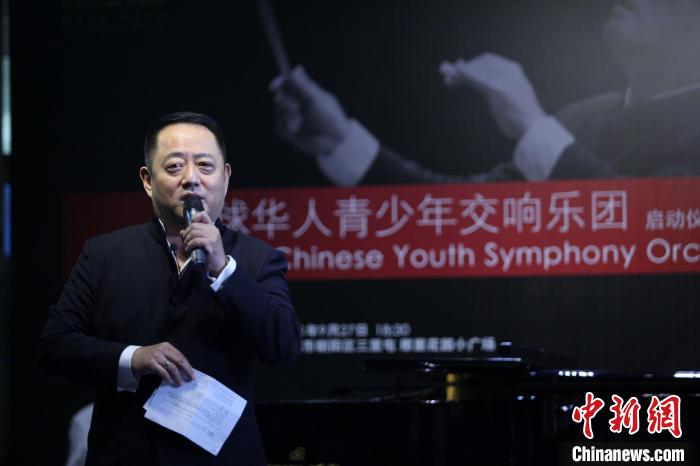 著名指挥家吕嘉 张学军 摄