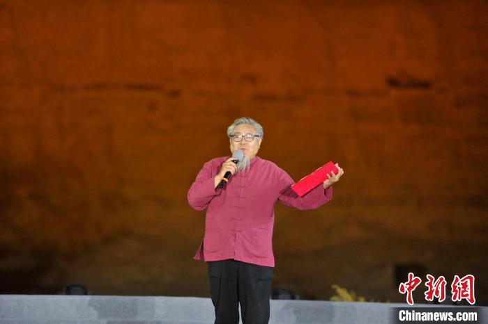 晚会总策划郭敬朗诵 中国诗歌春晚组委会供图