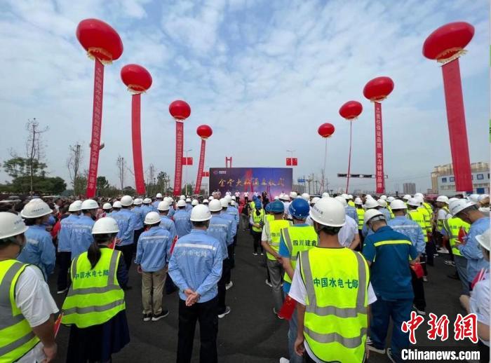 通车仪式现场。李俊敏 摄