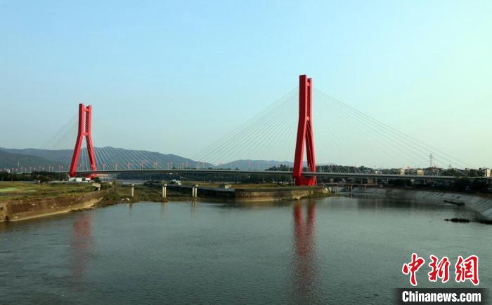 金堂大桥全景。李俊敏 摄