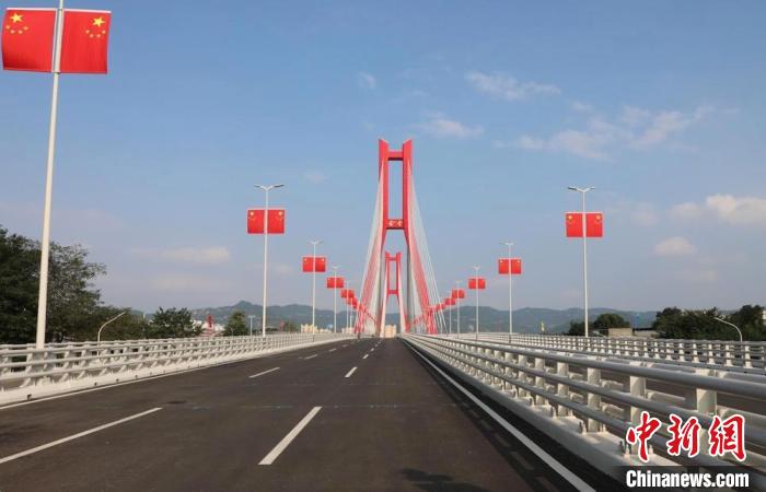 成都跨度最大的斜拉桥建成通车