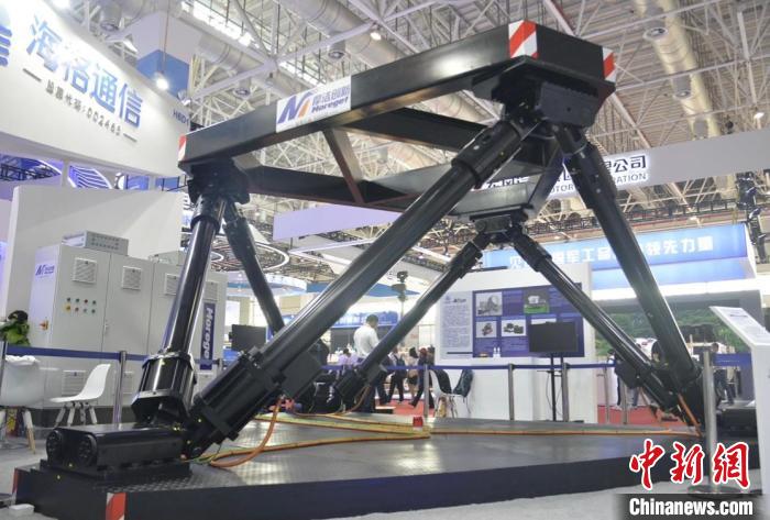 打破国外长期垄断国内首台大吨位纯电六自由度运动平台亮相珠海航展