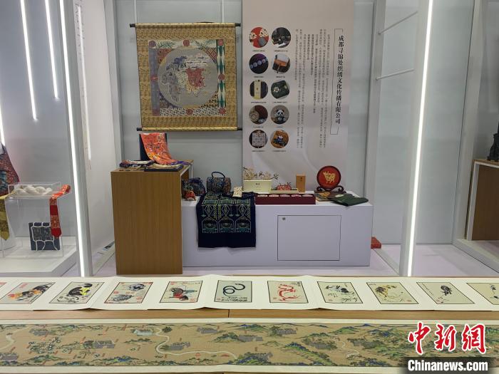 丝鹿东方·2021中国国际丝绸博览会现场。　奚金燕 摄