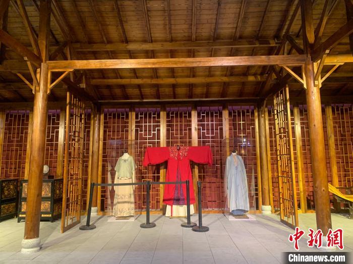 丝鹿东方·2021中国国际丝绸博览会实景互动沉浸展区。　奚金燕 摄