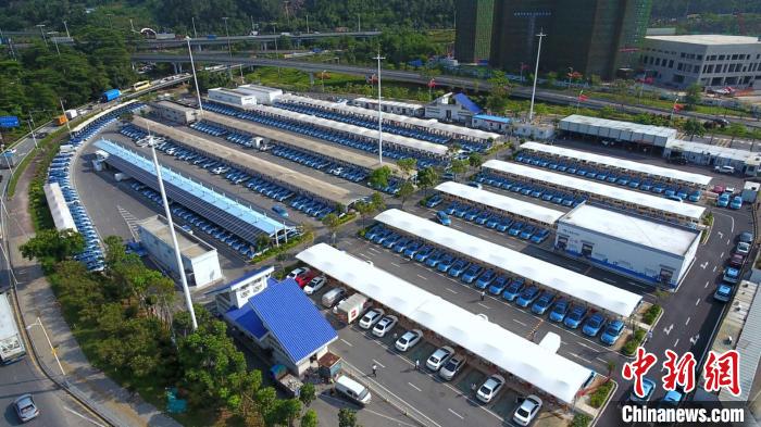 深圳民乐充电站有快充桩637个，是全球规模最大的电动汽车快充站，每天能为近5000辆电动车充电。南方电网深圳供电局 供图