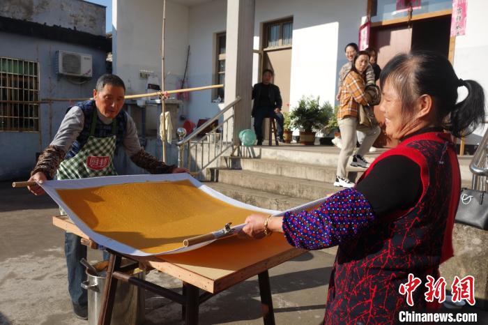 浙江“番薯村”薯味飘香农户赶制薯片奔共富