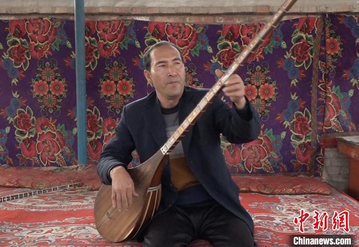 走近新疆兵团文化能人：传承乐器弹奏技艺丰富民众文化生活