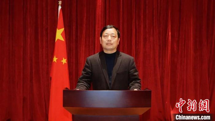 图为广西壮族自治区人民政府副秘书长、广西大数据发展局局长杨绿峰致辞 中国东信供图