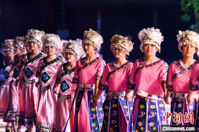 图为开幕式文艺演出。何蓬磊 摄