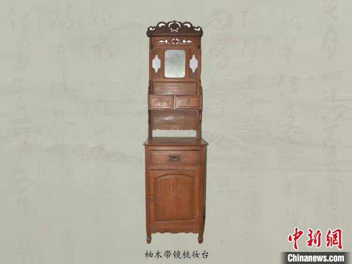 李氏家族捐赠的特色琼式家具。海南省博物馆供图