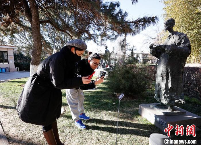 中国美术馆为群众办实事《黄宾虹》等20件雕塑作品获二维码