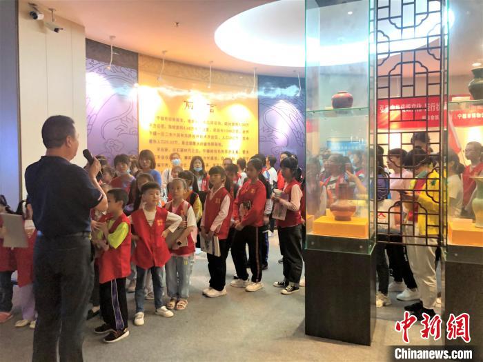 图为游客参观闽东畲族博物馆(宁德市博物馆)基地。宁德市社科联 供图