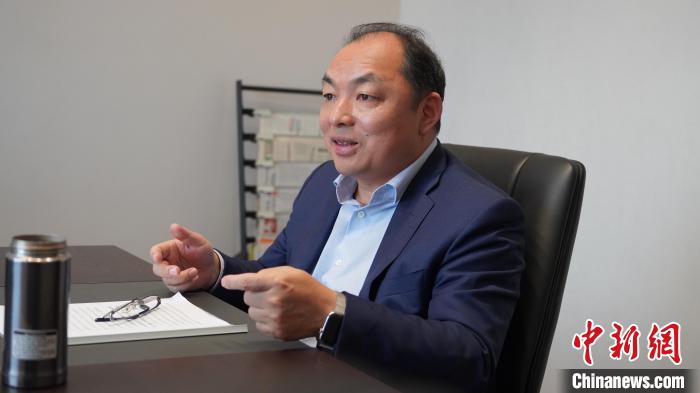 横店集团副总裁、横店影视股份有限公司董事长徐天福接受<a target=<i></i>'_blank<i></i>' href=<i></i>'/<i></i>' >中新网</a>记者采访。董易鑫 摄