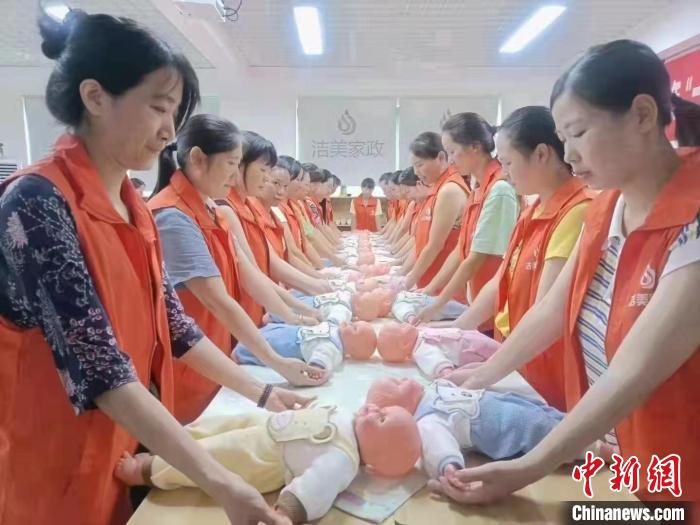 湖南永兴县以金牌服务打造“中国银嫂”家政品牌