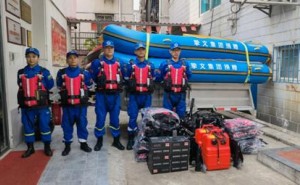 挚文集团向民间救援队捐赠100万元物资装备