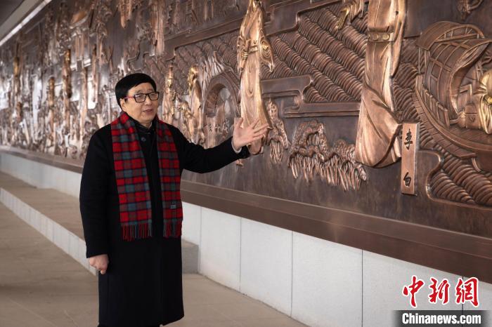 中国最长铜壁画亮相“诗路高铁”108米长卷展“浙东诗路”风采