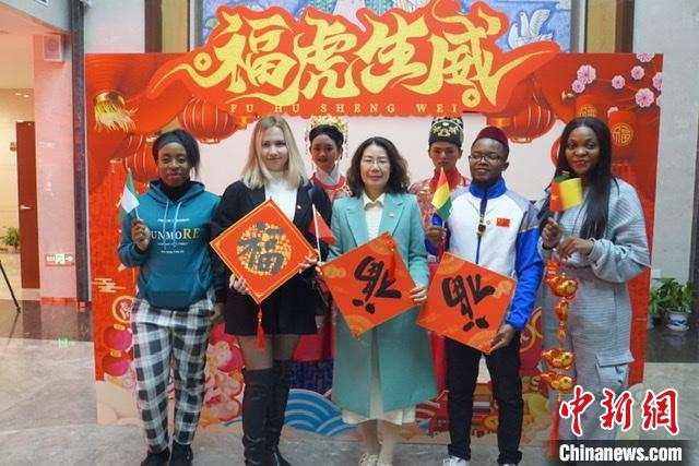 国际友人江西南昌体验中国传统文化迎新春