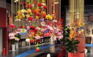 海派绒线作品《绒之百花·春之镜像》亮相北京冬奥村