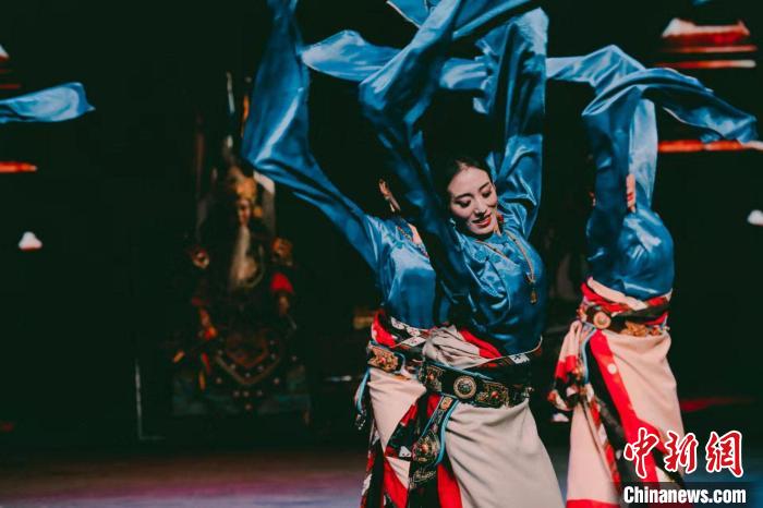 格萨尔藏戏《赛马称王》剧照 中国对外文化集团有限公司供图