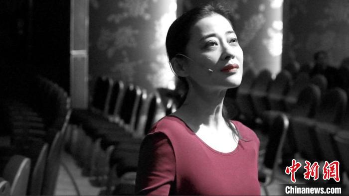 演员梅婷在《红与黑》中的剧照 马越 摄