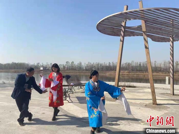 威县乱弹爱好者在排练乱弹曲目。赵国华 摄