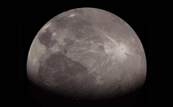 最新观测发现：木卫三表面有神秘极光和巨大陨坑
