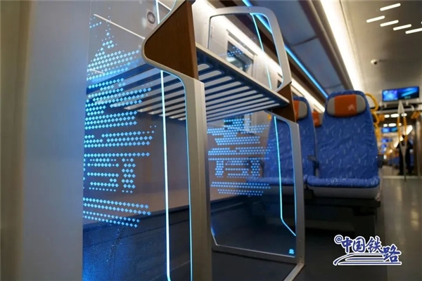 号称“最聪明动车组” 我国首列新一代智能城际动车组即将上线