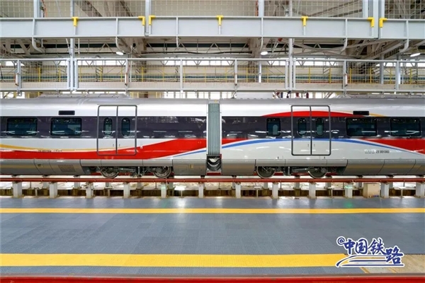 号称“最聪明动车组” 我国首列新一代智能城际动车组即将上线