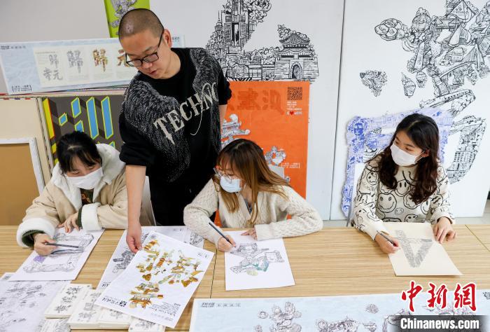 武汉高校师生融景入字创意展示城市文化