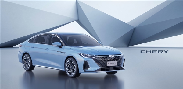 侧身形似奥迪A7 奇瑞全新轿车内饰曝光:蓝白配色很“罕见”