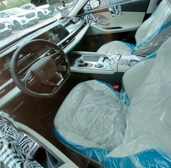 侧身形似奥迪A7 奇瑞全新轿车内饰曝光:蓝白配色很“罕见”