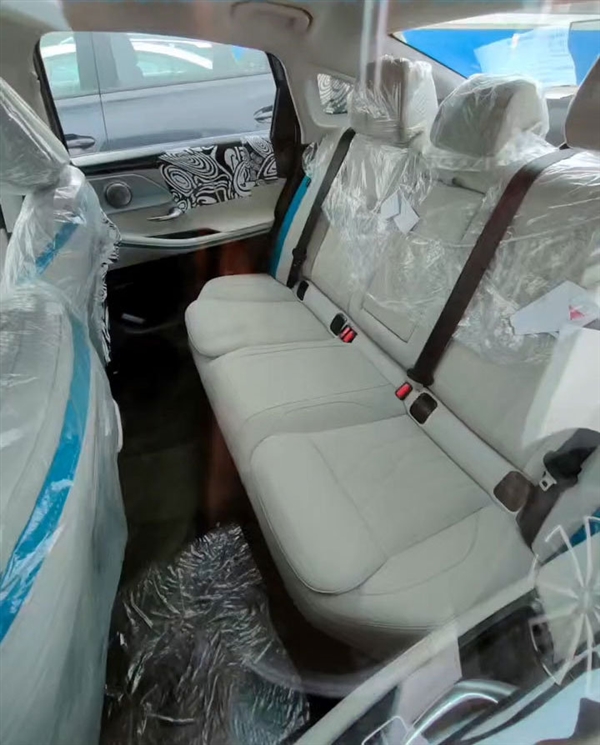 侧身形似奥迪A7 奇瑞全新轿车内饰曝光:蓝白配色很“罕见”