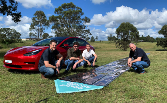 科学家测试新印刷太阳能电池板，计划使其让特斯拉汽车开 1.5 万公里