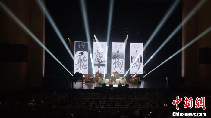 叶蓓、许巍厦门梦幻同台演绎“听说独写”