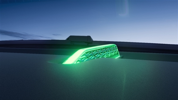 吉利纯电小型SUV几何E上市：8.68万起、能跑400公里