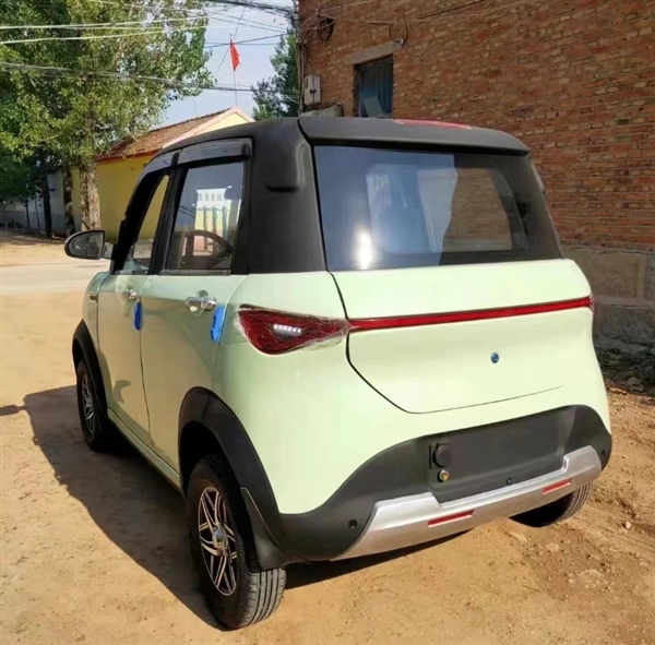 老头乐厂家最新“力作”：两万块就能买“奔驰” ！