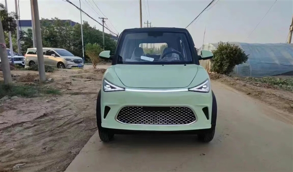 老头乐厂家最新“力作”：两万块就能买“奔驰” ！