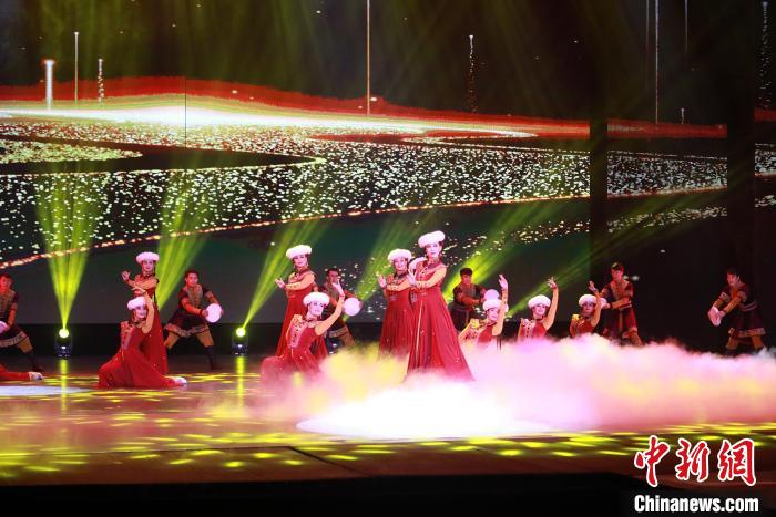 “欢歌起舞迎盛会 津和同心创未来”晚会活动现场 天津援疆前方指挥部供图