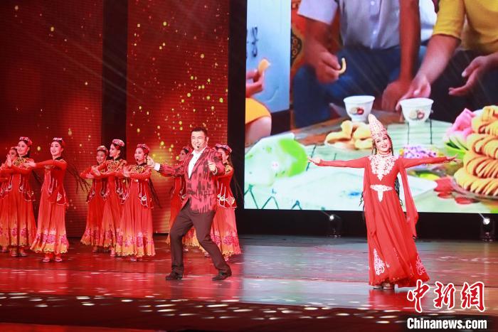 “欢歌起舞迎盛会 津和同心创未来”晚会活动现场 天津援疆前方指挥部供图