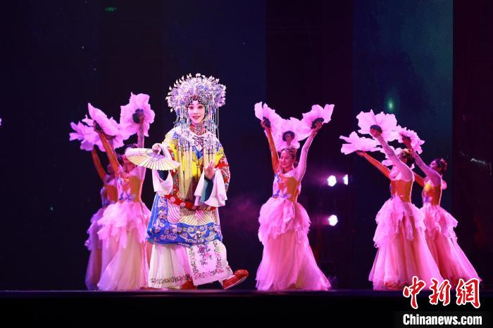 “欢歌起舞迎盛会”援疆主题演出在天津举行