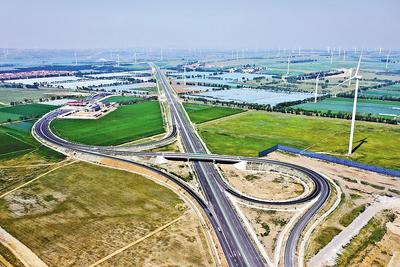 7月31日,张尚(张北县至尚义县)高速公路正式通车,结束了尚义县不通高速的历史。河北日报通讯员 武殿森摄