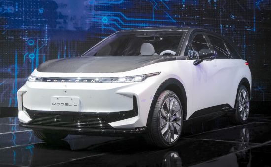 富士康母公司鸿海：10 月将展示量产版 Model C 车型，2023 年二季度可量产 Model E