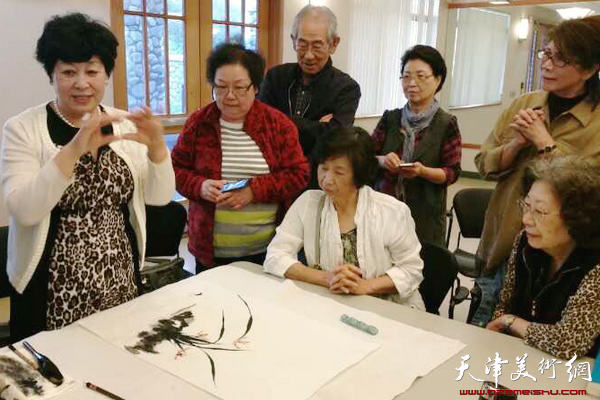爱新觉罗·梦玉受邀到美国讲学 传授中国传统艺术